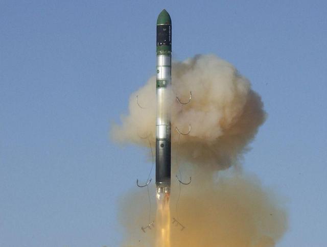 这才是中国真正的顶梁柱，首飞40年仍不落后，一旦发射就是灭国战