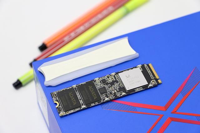 M.2固态玩RGB，支持神光同步，传输速度超3000MB/s，玩游戏更畅快