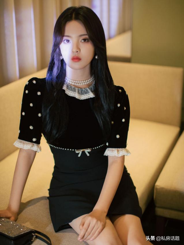 杨超越和鞠婧祎，一个初恋脸，一个高冷脸，你喜欢哪一个