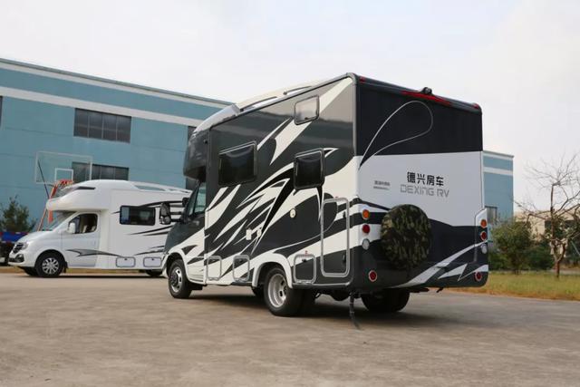 德興無(wú)拓展C型房車——大熊座旗艦版