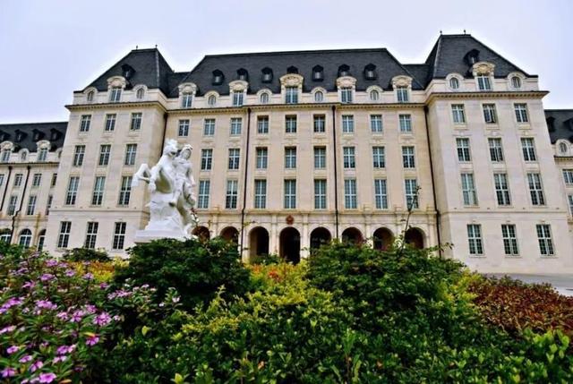 华为松山湖“欧洲小镇”宛若童话世界梦幻版的风景