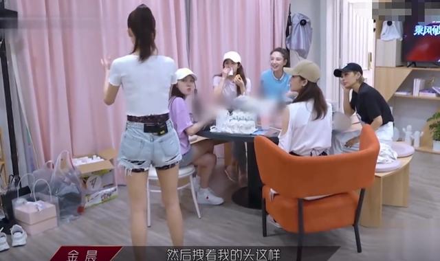 都说金晨天鹅颈好看，殊不知是“后天”形成，这方法光听都觉得疼