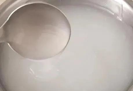 一到夏季就没胃口？那就来一碗凉粉开开胃吧~做