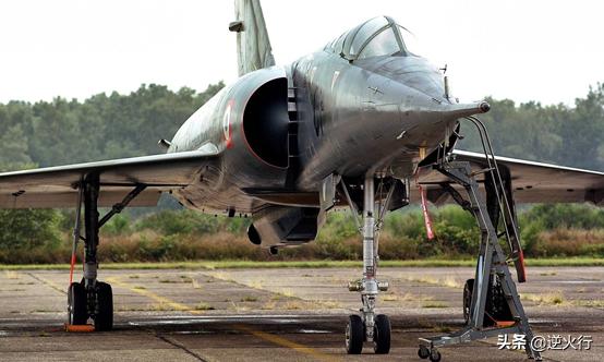 袖珍的法国超音速幻影Ⅳ轰炸机，战斗机改来的