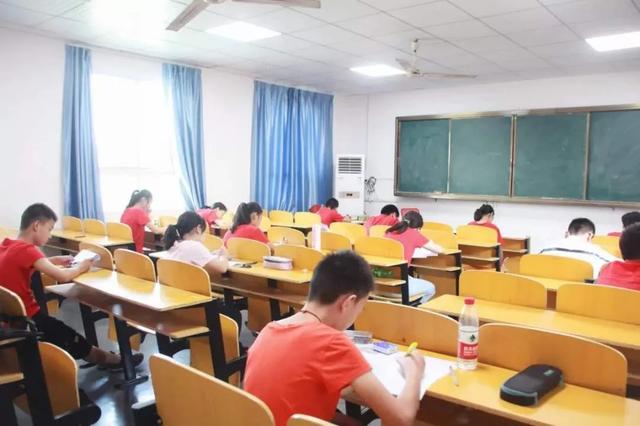 新初一暑假怎么过？这个夏令营，让你10天学会一册教材