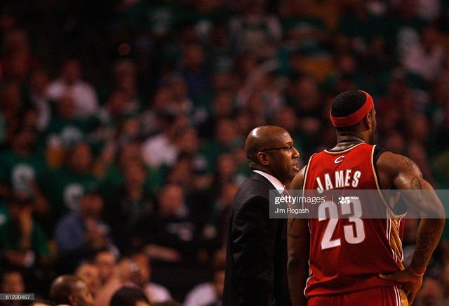 吃水不忘挖井人！邁克-布朗執教5季，詹姆斯防守效率皆為生涯前10