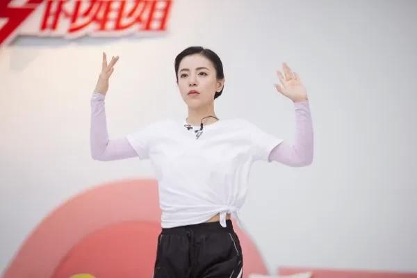 黄圣依丁当都被骂惨了，作精最多的这组问题到底出在哪儿？