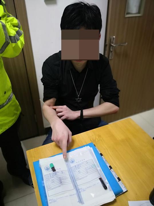 醉驾|男子车内昏迷口吐白沫 皆因醉驾惹的祸