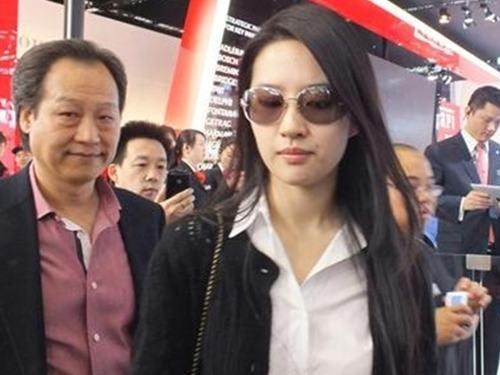 女星“男友义父”哪家强，成人典礼告诉你！