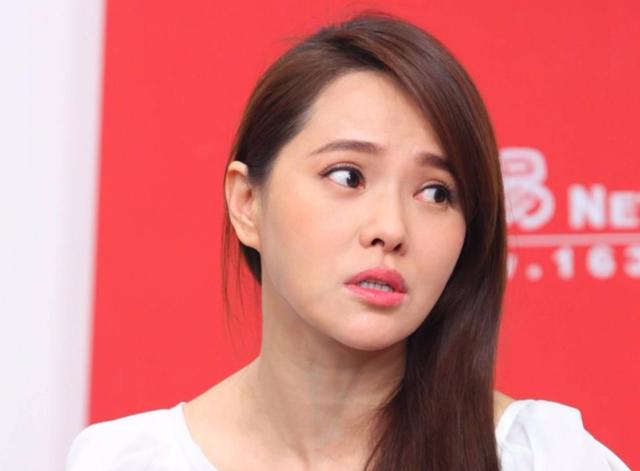 2015年，伊能静和小10岁秦昊结婚，公公婚礼上一