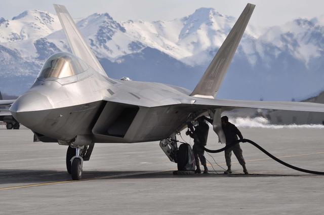 接近10架墜毀？F22雖強但頻頻出事，殲20順理成章摘得桂冠