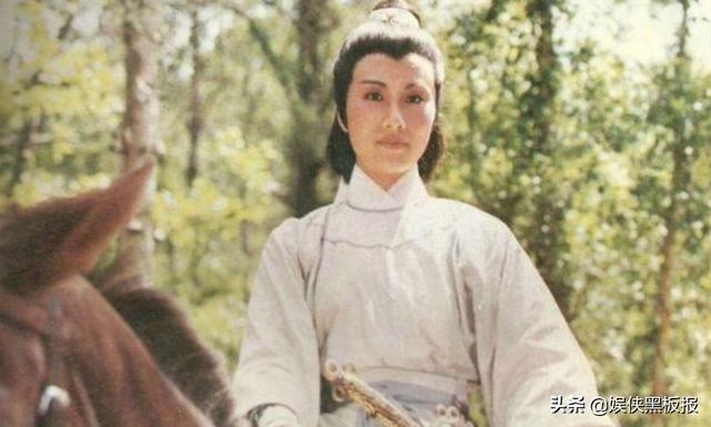 72岁“张无忌”搂着72岁“赵敏”，成功的演员，