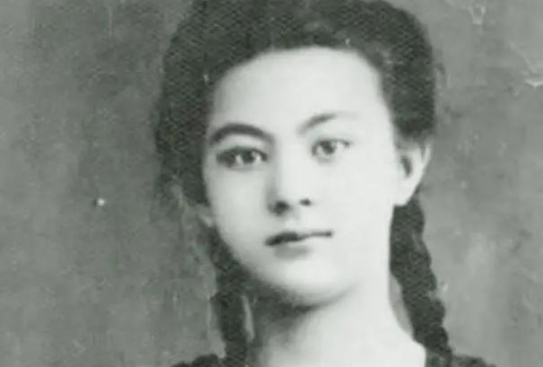 17岁女孩上山劝日军投降，却被强行挟入山洞，战