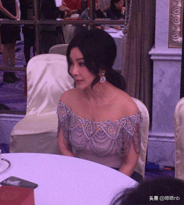 她是罗志祥的干妈，男友曾背叛过唐嫣，今依然