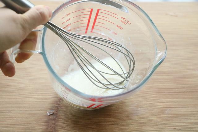 比戚风蛋糕简单，失败率低，更适合新手操作，松软好吃，不回缩