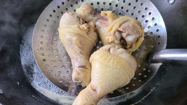 天气热经常吃这道凉拌菜，简单下饭又美味，看着都想吃呀