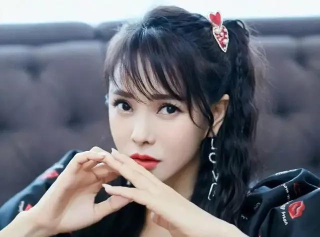 姐姐们兴风作浪屡屡诞生全网黑，端水大师黄晓