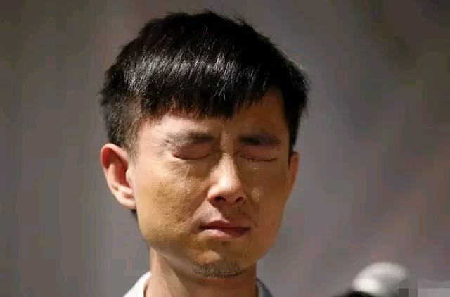 儿媳有喜，俺每天炖鸡汤，儿子嘴馋喝一小口后