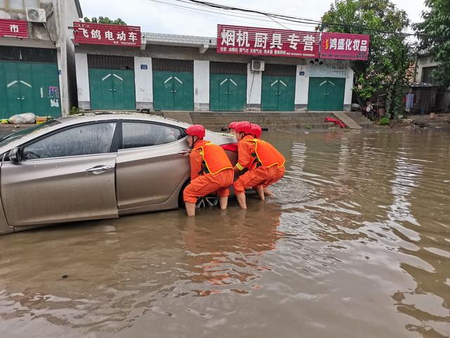 大雨无情人有情——邯郸曲周消防“三争一创”便民服务在行动