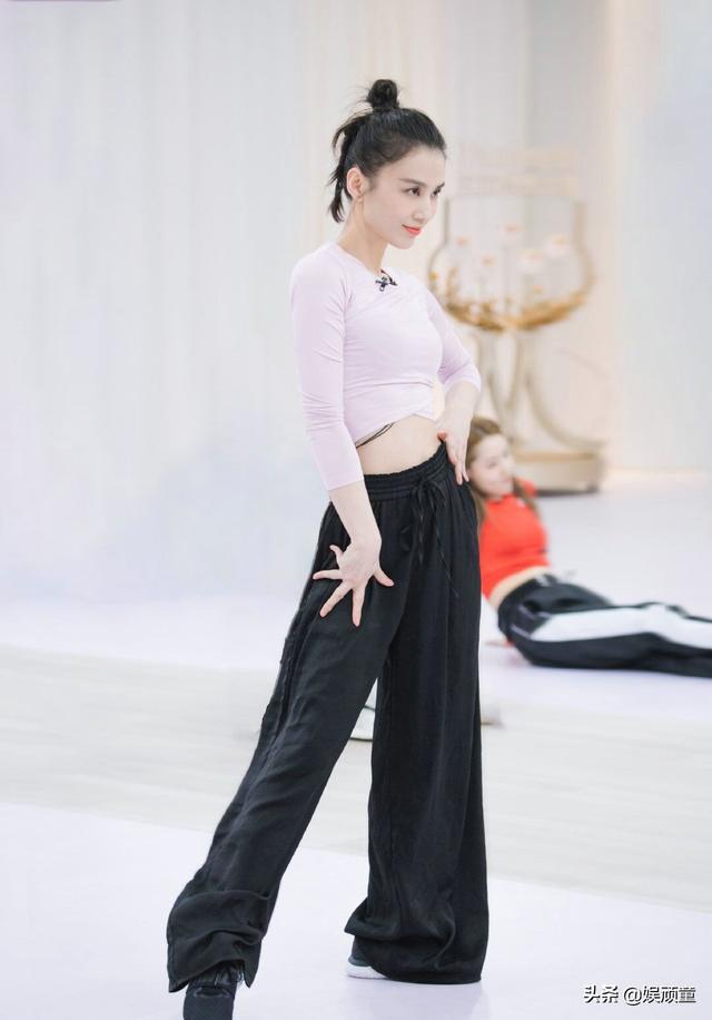 《姐姐》公布两轮淘汰名单，共14人，留下的都是