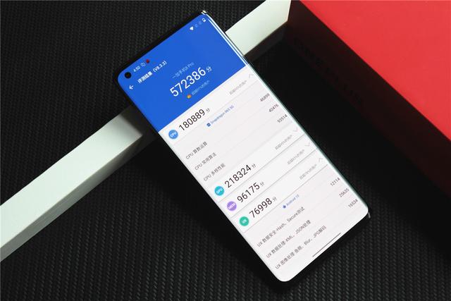 OnePlus 8 Pro深度体验！高素质屏幕下的真安卓旗舰