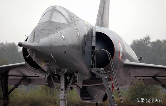 袖珍的法国超音速幻影Ⅳ轰炸机，战斗机改来的