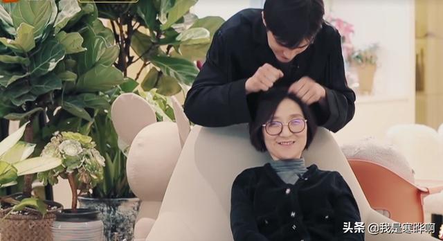 麦迪娜吐槽姜潮“妈宝男”，不能一个人出门，