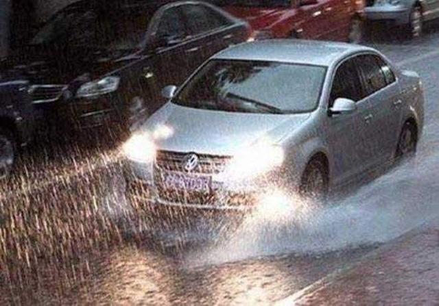 梅雨季长时间下雨对隐形车衣的影响