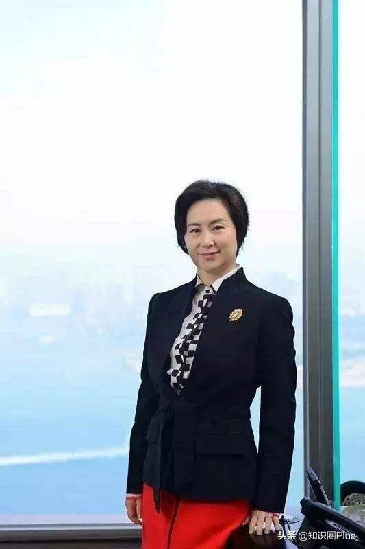 何鸿燊何氏家族悼文，留下四房十七杰，详细了