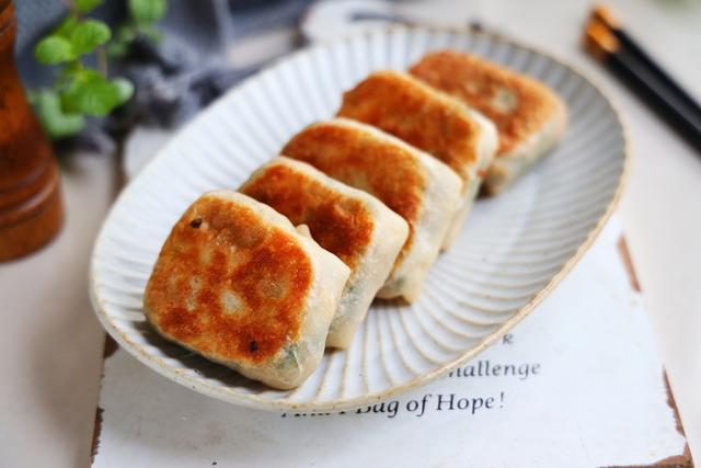 我家隔三差五就做的煎饼，好吃管饱，外表焦香酥脆，馅料丰富多彩