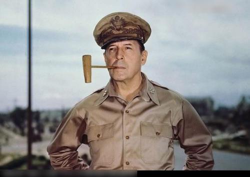 美国五星上将麦克阿瑟在朝鲜战场上缘何被撤职