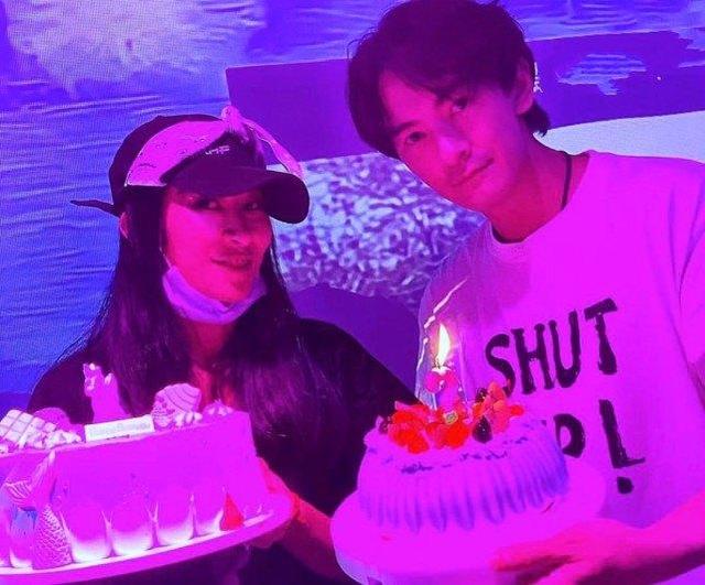 郑元畅声明喜欢女生后，绯闻女友黑正妹庆生，