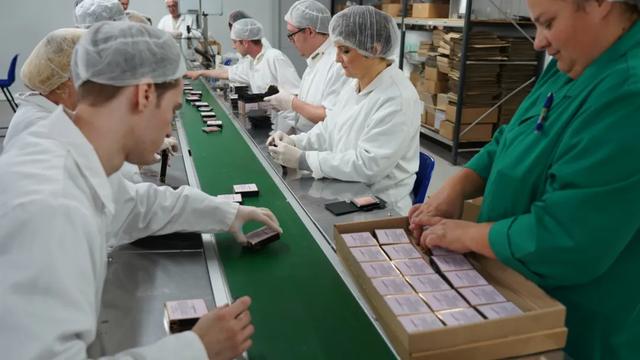 英国专业彩妆品牌MEMEME PRO媚黛尔，推出全新美妆系列