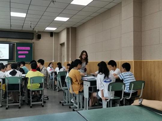 一面锦旗 一个故事 一份责任 一片爱心：双流西航港小学教师曾茜