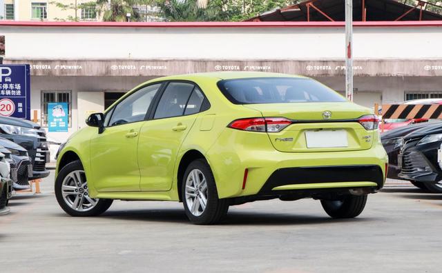 “低价高配”丰田车，凯美瑞的品质，油耗2毛