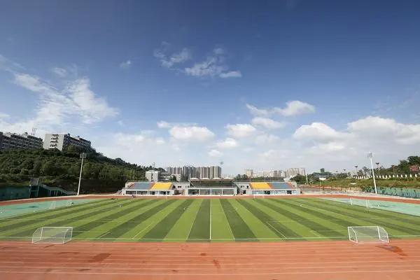 眉山市唯一一所省级示范高职院校，被誉为“见桥大学”
