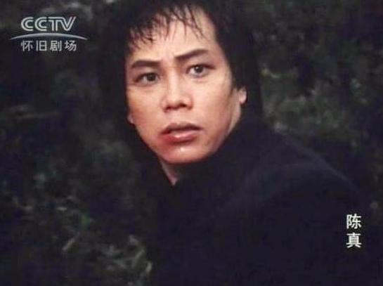 “火云邪神”梁小龙：单挑十几人，妻子却被泼