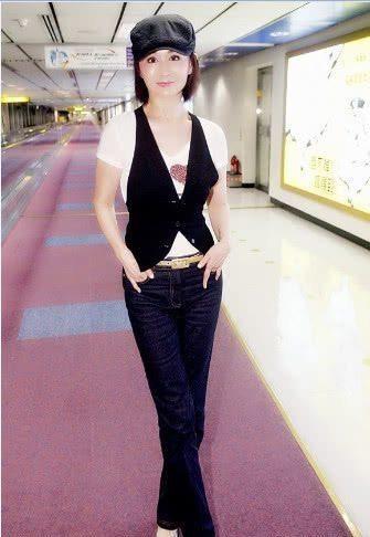 蔡明57岁装嫩像个“妖精”，然而她71岁却宛如少女模样，真不科学