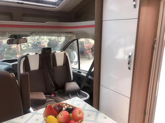 潔晨福特底盤全新小額頭C型房車