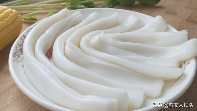 广东有名的早餐：猪肠粉家常做法，嫩滑馅香，一周吃5次也不腻