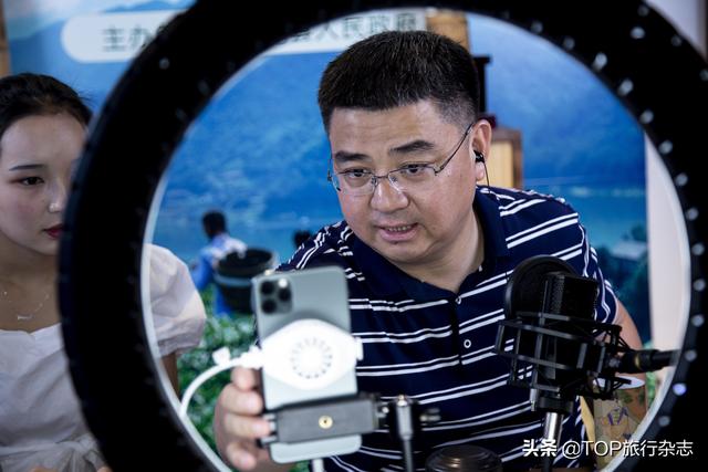 全国直播县长微信群里，他是当之无愧的群主！中国“第一”网红县长之路上竟遭遇过这些心酸…