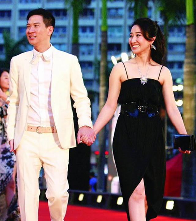 1995年，张家辉去见了关咏荷父母，几天之后却对