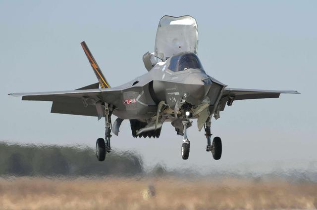 飞行速度比歼20快2倍，首款六代机或已经出现，