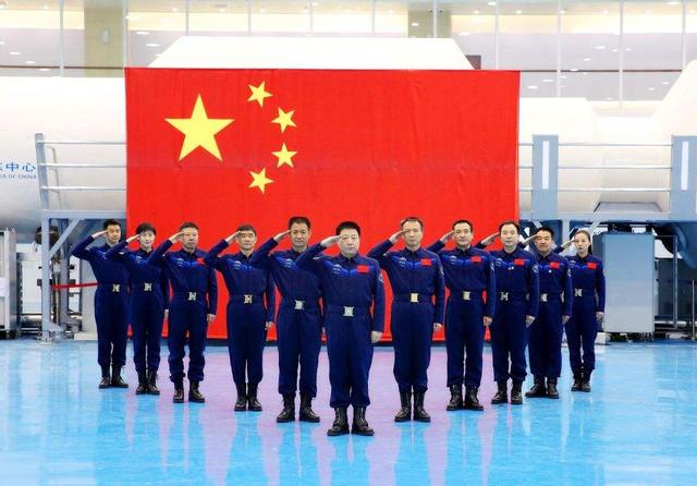 中国航天日｜在为上过天的英雄点赞时，这批特殊航天员也该被记住