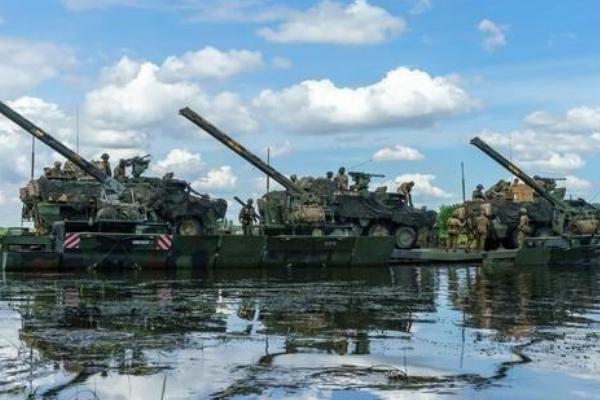 美国军事第一，为何却不敢和俄撕破脸？英专家