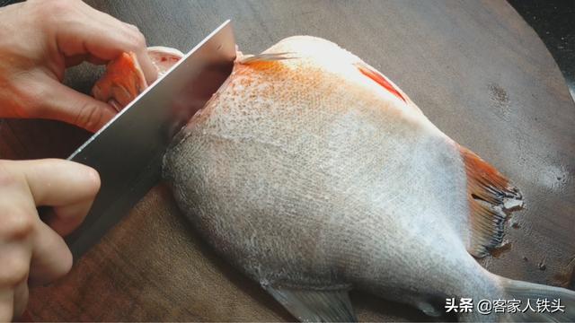 天热吃鱼别煎炸，切一切搅一搅，7分钟出锅，清香好吃又消食开胃