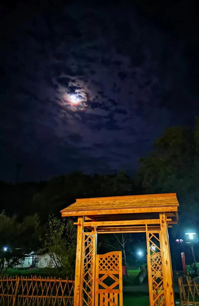 寧波這個(gè)地方超適合畢業(yè)旅行，不僅景美人少，吃的、玩的都超nice