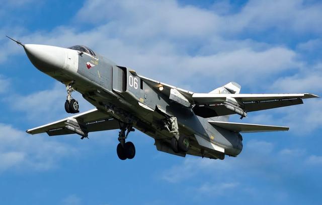 苏24战机堪称经典，搭载庞大炸弹量，已服役超千