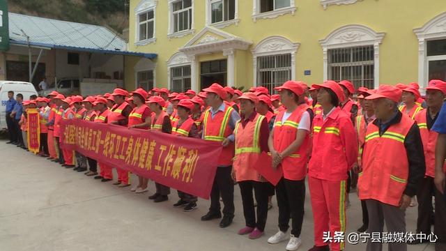 宁县医药公司开展“情系环卫工 夏日送健康”公益捐赠及义诊活动