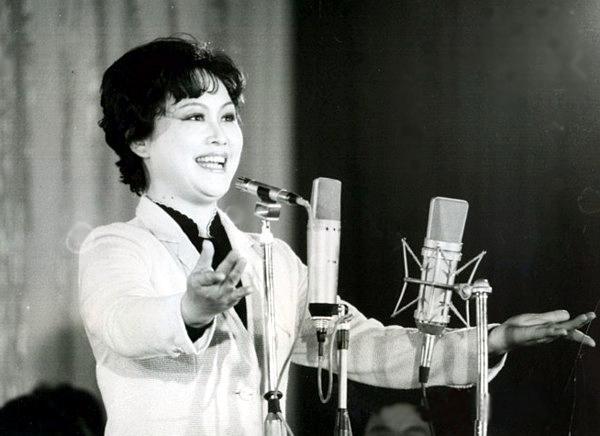 1985年春晚，陈冲一句你们中国人，新闻联播道歉